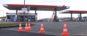Właściciele stacji benzynowych zamykają swoje obiekty w obawie przed napadami kiboli / youtube.com