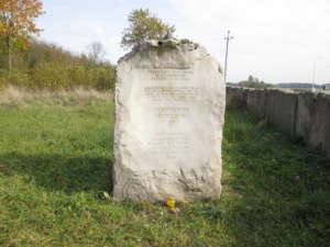 Pomnik na cmentarzu żydowskim w Jedwabnem, wikimedia commons/PanSG