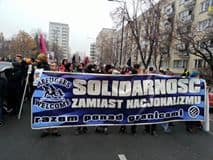 Fotografia frontu demonstracji.