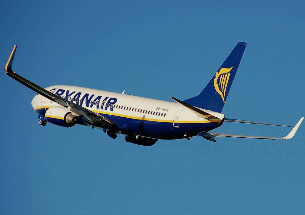 Samolot w barwach linii lotniczej Ryanair.