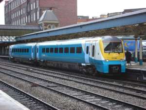 Pociąg typu British Rail Class 175 na dworcu w Newport / wikipedia commons