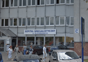 Widok na wejście do szpitala im. Sz. Starkiewicza w Dąbrowie Górniczej. / Źródło: zrzut ekranu z Google.StreetView