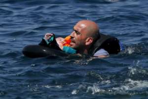 Uchodźcy płyną przez Morze Śródziemne z narażeniem życia. Będzie ich jeszcze więcej. fot. Reuters