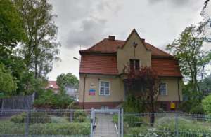 Izba Dziecka w Gdańsku, gdzie toalety i łazienki mają szklane, przezroczyste drzwi/google maps