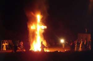 Donald Trump ma pełne poparcie Ku Klux Klanu; jego zwolennicy podpalają czarne kościoły w Mississippi/wikimdia commons